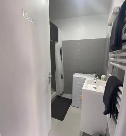 Le 35 Liberte-spacieux Avec Balcon Et Local Velos-centre Commercial Polygone * Безье